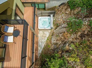 Outdoor spa tub - Old Town Black Diamond - Park City House above Main Street / Skiing + Hot Tub (Park City)