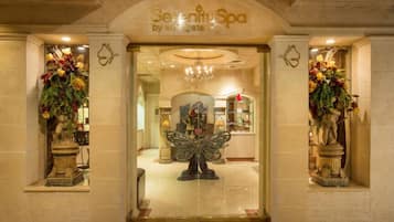 Masajes con piedras calientes y masajes de tejido profundo