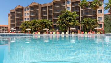 4 albercas al aire libre