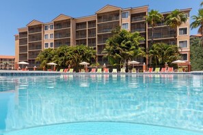 4 piscinas externas