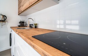 冰箱、微波炉、茶具/咖啡用具、厨具/餐具