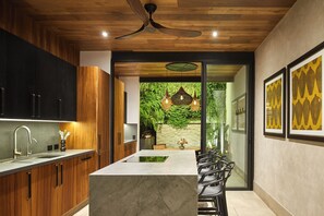 Casa Cielo | Cocina privada | Refrigerador, microondas, parrilla de estufa y lavavajillas 