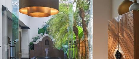 Casa Campanas | Área de estar | Smart TV 70 polegadas com canais a cabo