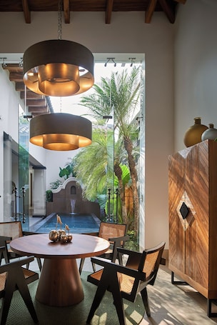 Casa Campanas | Living area | 70-inch Smart TV with cable channels