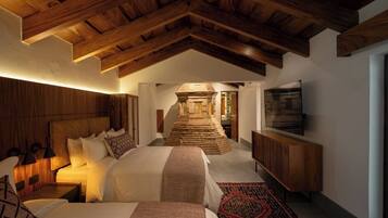 Deluxe House | Pillow-top beds, in-room safe, individually decorated