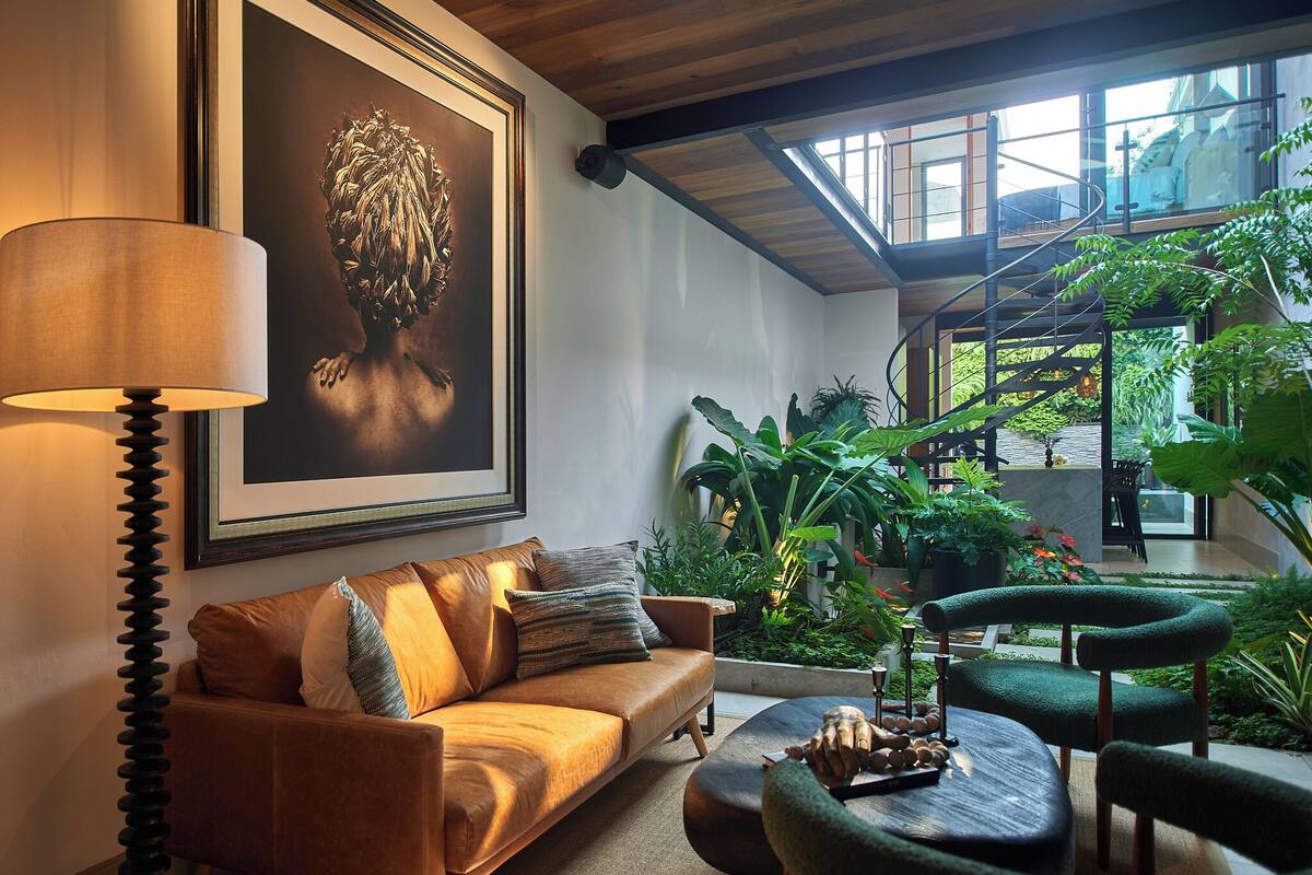 Casa Cielo | 客廳 | 70 吋智能電視連有線電視頻道