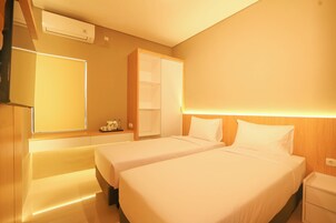 Deluxe Twin Room, 2 Twin Beds | Desk, laptop workspace, free WiFi