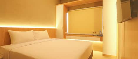 Escritorio, espacio para trabajar con laptop y wifi gratis