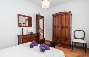 4 bedrooms, iron/ironing board, travel crib, free WiFi