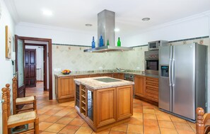 Refrigerador, horno, placa de cocina, lavavajillas
