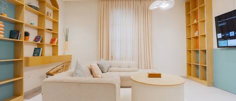 Apartment (2 Bedrooms) | Front of property