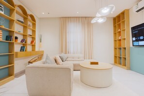 公寓 (3 Bedrooms) | 起居区 | 电视