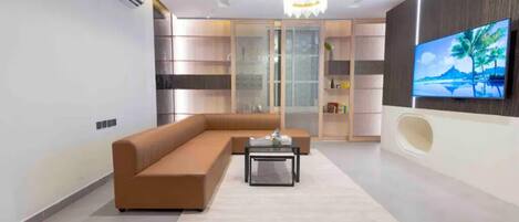 Apartment (2 Bedrooms) | Front of property