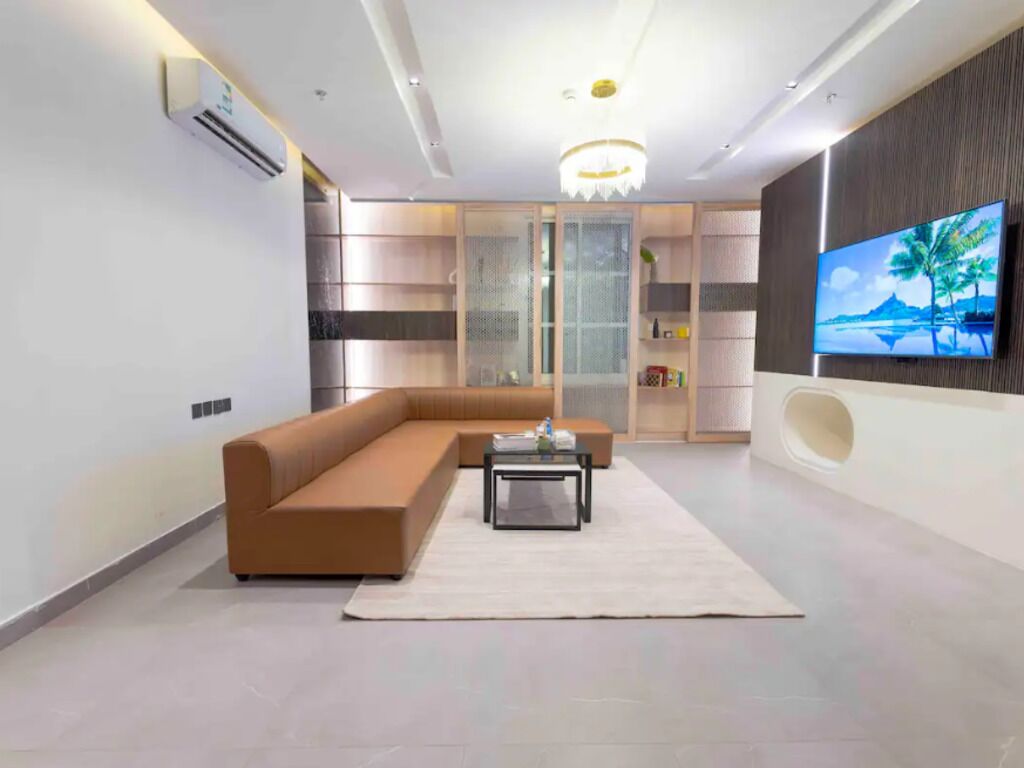 Apartment (2 Bedrooms) | Front of property