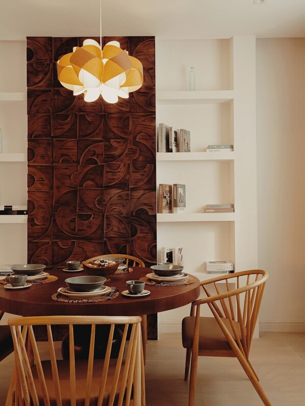 Apartment (3 Bedrooms) | Dining