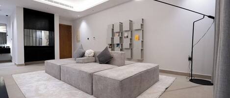 Apartment (2 Bedrooms) | Front of property