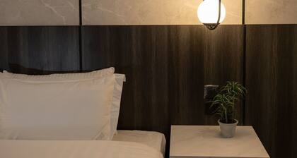 Three BR Spacious and Luxurious Flat in Almadinah