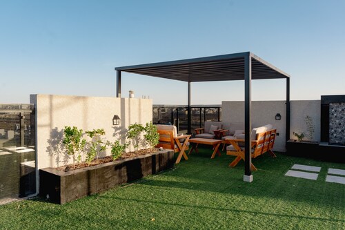 Comfortable Two BR Home With Shared Garden