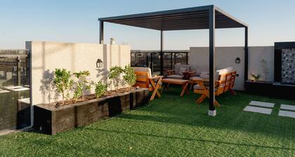 Comfortable Two BR Home With Shared Garden