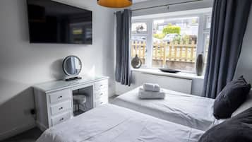 3 bedrooms, iron/ironing board, free WiFi, bed sheets