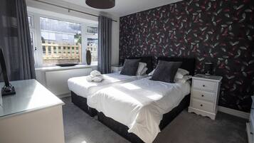 3 bedrooms, iron/ironing board, free WiFi, bed sheets