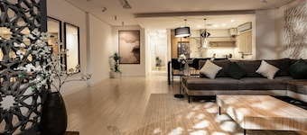 Lovely & Cozy 2-bedroom Apartment in Almughrizat