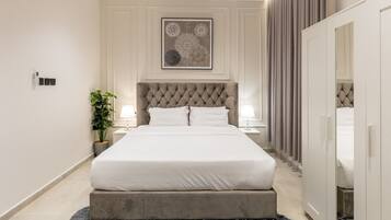 Apartment (1 Bedroom) | Iron/ironing board