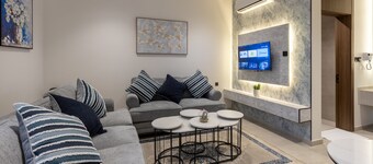 A Beautiful one BR Apartment With a Living Room