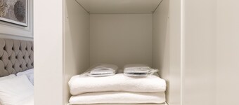 A Beautiful one BR Apartment With a Living Room