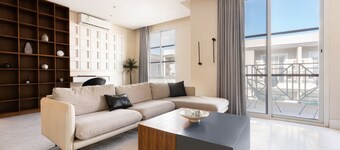 Luxury 2 BR Apartment With a Cinema Room Alrabie