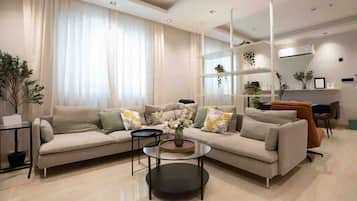 Apartment (2 Bedrooms) | Front of property