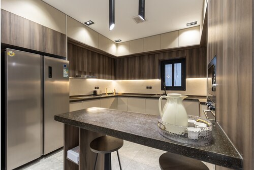 Three BR Luxurious & Spacious Flat in Almadinah