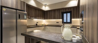 Three BR Luxurious & Spacious Flat in Almadinah