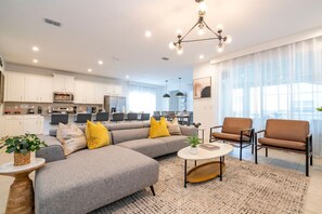 Smart TV, ping pong - Near Disney Cozy Home Pool Hot Tub & BBQ Grill (Kissimmee)