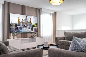 Smart TV, offices - Near Disney Amazing Home Pool + Gaming Room (Kissimmee)