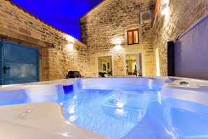 Baignoire à remous extérieure