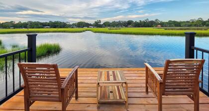 7 Mi to Dtwn Jacksonville: Riverfront Home w/ Deck