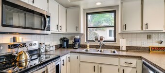 Walk to Sugar Sands: Retreat in Fort Myers Beach