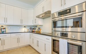 Interior - 1/2 Mi to Beach: Poolside Oasis on Marco Island! (Marco Island)