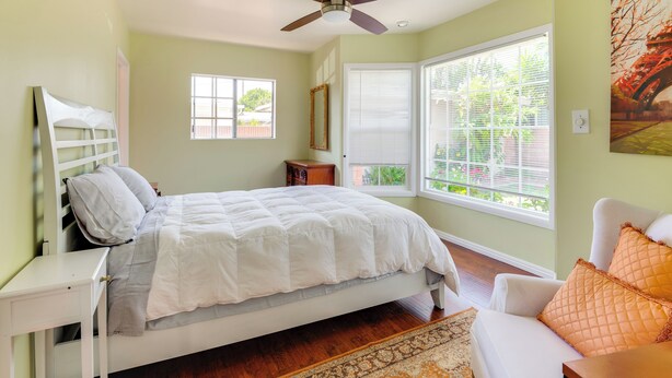 Interior - 2 Mi to El Dorado Nature Center: Quiet Home (Long Beach)