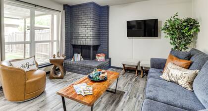 5 Mi to At&t Stadium: Townhome w/ Community Pools!