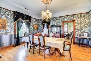 House (4 Bedrooms) | Interior