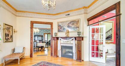 < 1 Mi to Downtown Abq: Historic Manor w/ Patio!