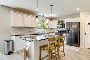 House (4 Bedrooms) | Interior