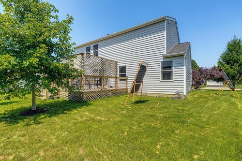 Stay & Play in Lewis Center: Home w/ Spacious Deck