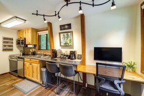 Interior - 1 Mi to Sugar Mtn: Updated Banner Elk Escape! (Banner Elk)