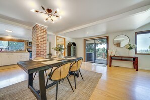 House (3 Bedrooms) | Interior - 1/2 Mi to Yarrow Bay: Family Home in Kirkland (Kirkland)