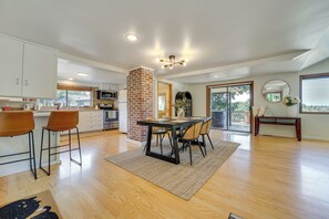 House (3 Bedrooms) | Interior - 1/2 Mi to Yarrow Bay: Family Home in Kirkland (Kirkland)