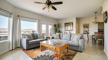 Apartment (2 Bedrooms) | Front of property