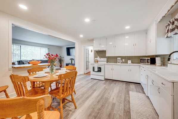 House (2 Bedrooms) | Interior